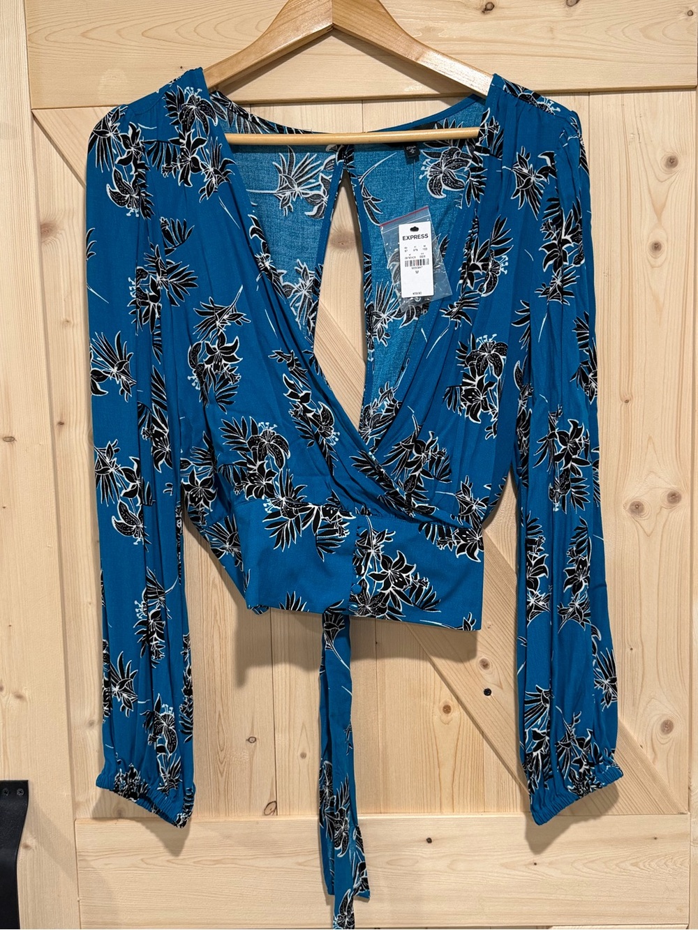 NWT Express Women’s Blue Floral Wrap Top, size medium